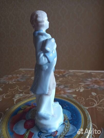 Статуэтка фарфор 
