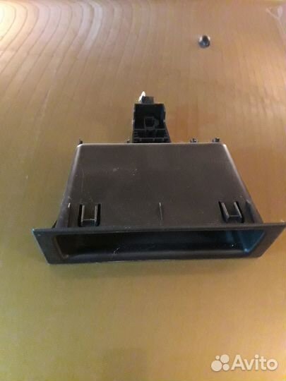 Ящик передней консоли Renault 684758924R