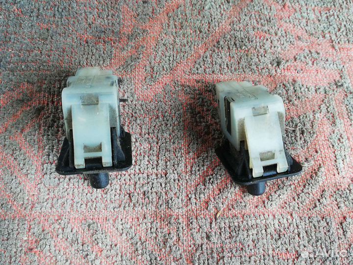 Концевик двери Мерседес W210