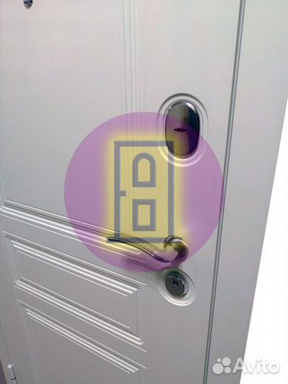 Дверь входная металлическая белая