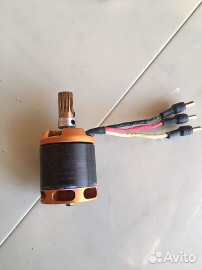 Электродвигатель для модели вертолета