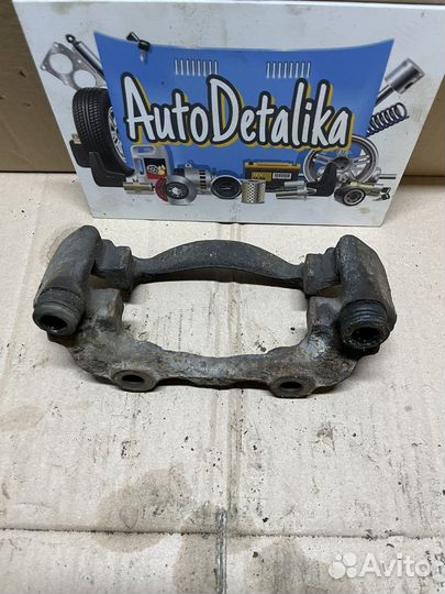 Скоба суппорта П.Л не вент. Audi 80 B3