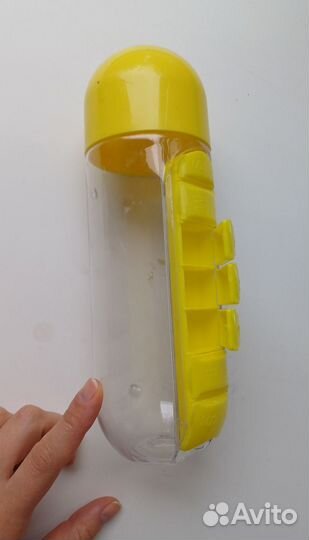 Бутылка для воды с отсеками для таблеток