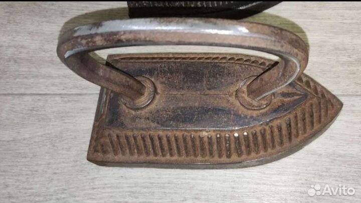 Коллекция старинных утюгов