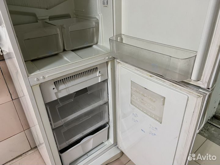 Холодильник indesit