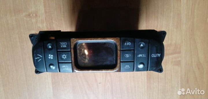 Блок управления климатом Mitsubishi Carisma