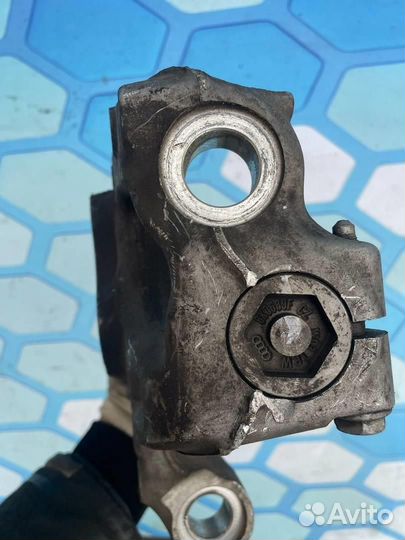 Кулак поворотный передний левый 8K0407253R