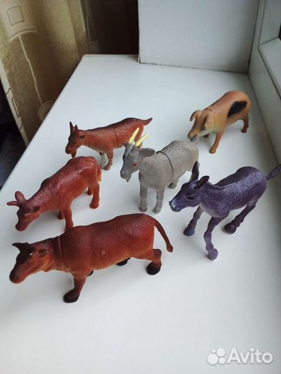 Сувениры, фигурки животных