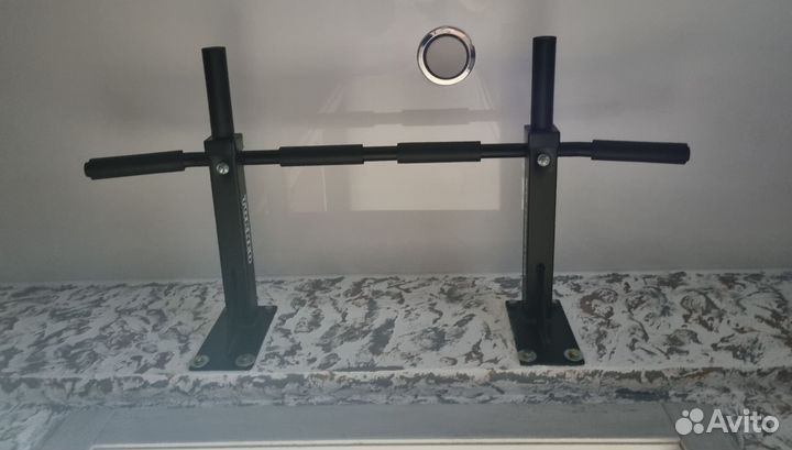 Турник настенный