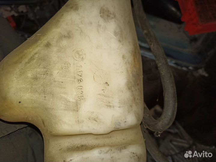 Расширительный бачок BMW 5 серии Е34