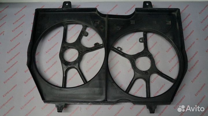 Nissan 21483-1VA0A Диффузор вентиляторов