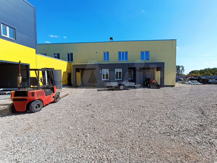 Отдельно стоящее торгово-складское здание, 460 м²