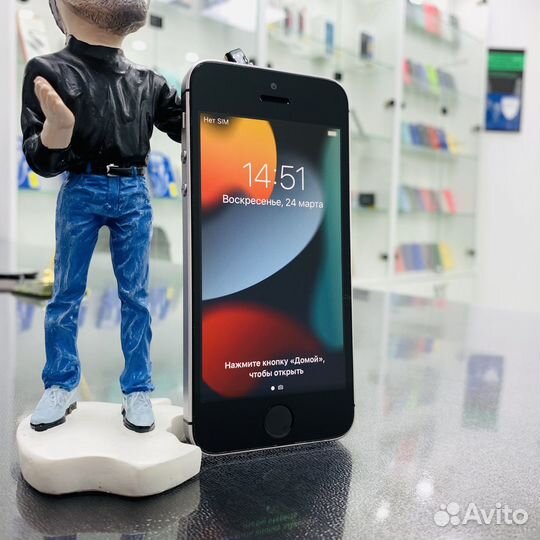 iPhone SE, 64 ГБ