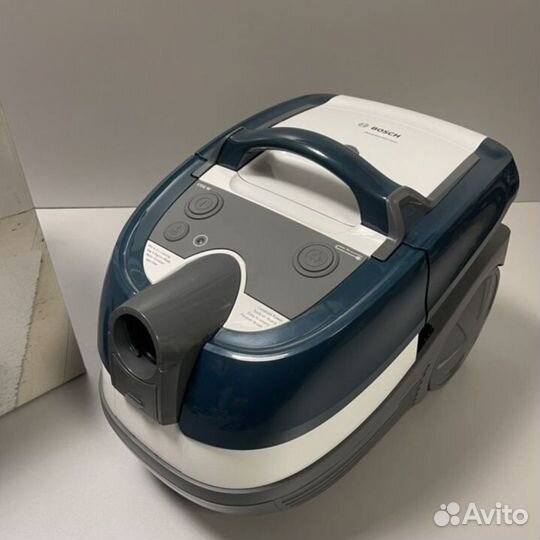 Пылесос Bosch Serie 4 BWD41720 зеленый