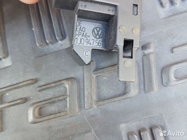 Концевик ручного тормоза 1J0947561