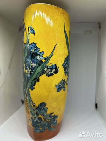 Ваза Elan Gallery фарфор 22.5 см ирисы