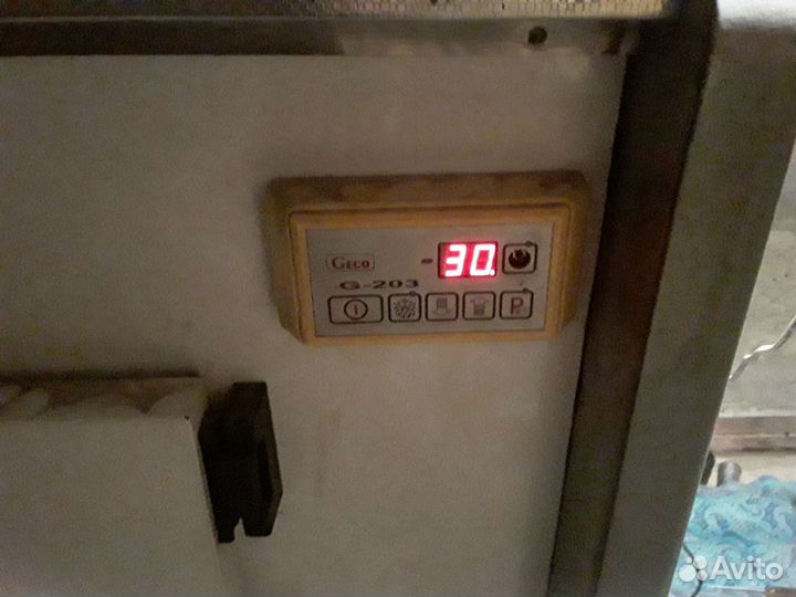 Холодильная витрина, премьер