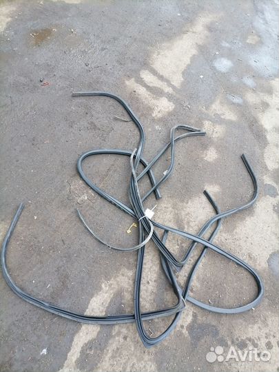 Дверной уплотнитель Nissan Primera P12