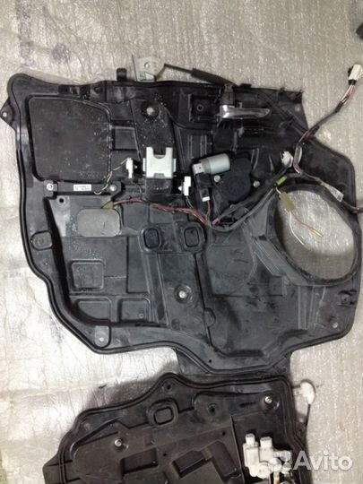 Стеклоподъемник левой двери Mazda 5 CR 2005-2010