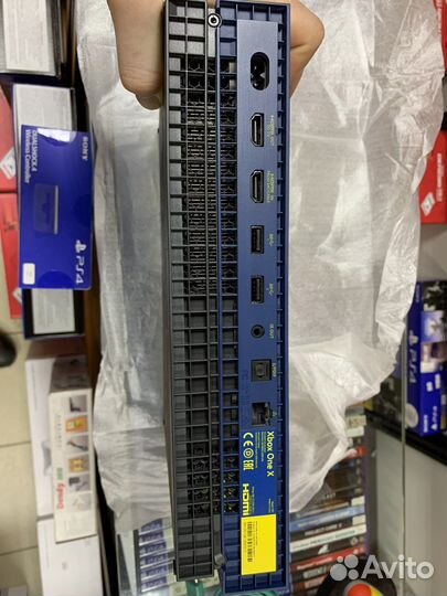 Xbox One X 1Tб Cyberpunk Limited Edition