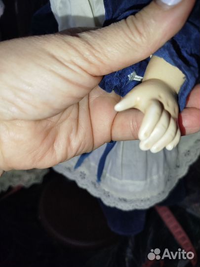 Кукла фарфоровая