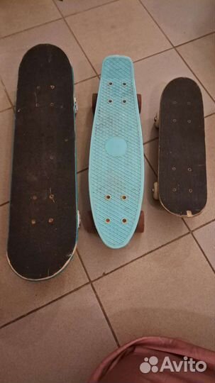 Пенни и скейт борд