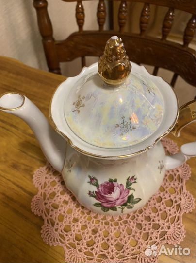 Фарфоровый чайник от сервиз «Роза»