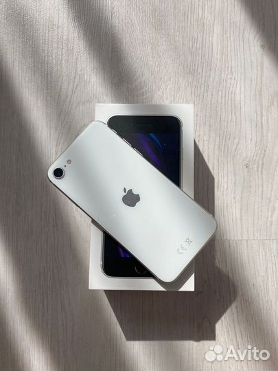 Телефон iPhone se 2020