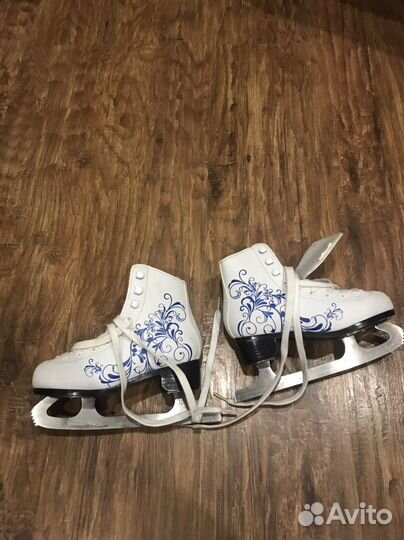 Коньки фигурные для девочки