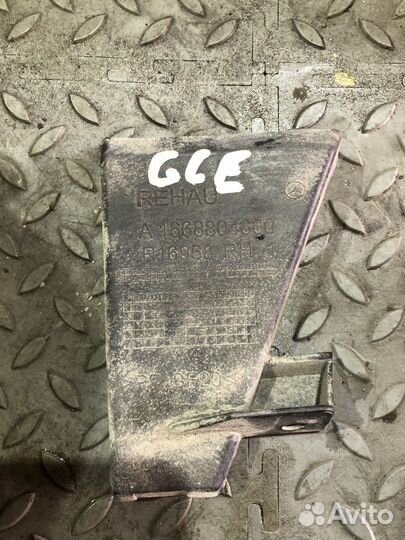 Кронштейн заднего бампера правый