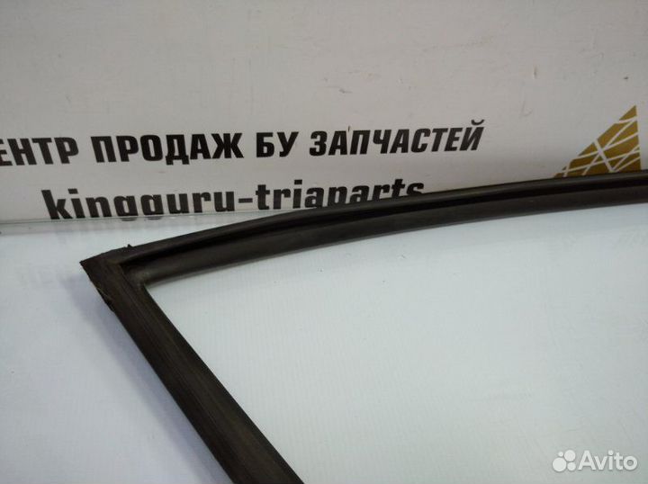 Уплотнитель стекла двери передний правый Hyundai