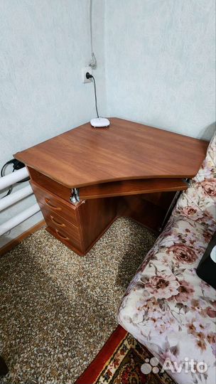 Стол компьютерный угловой