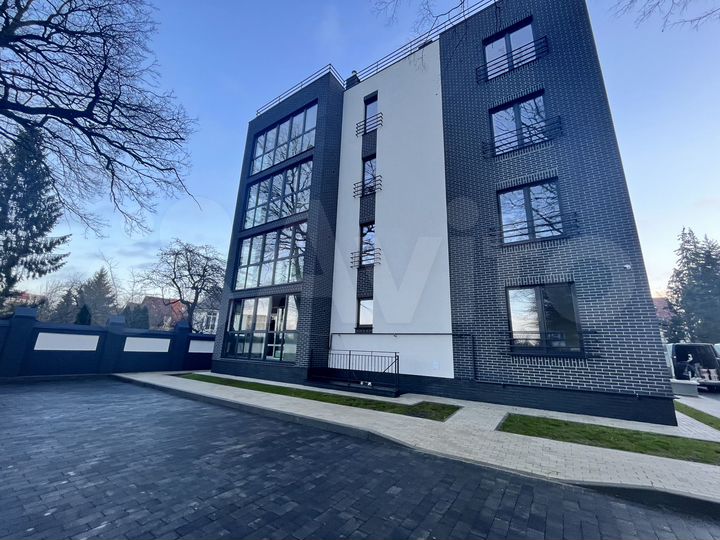 3-к. квартира, 130,1 м², 2/4 эт.