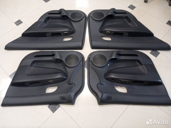 Обшивки дверей комплект Kia Carens FG G4KA 2009