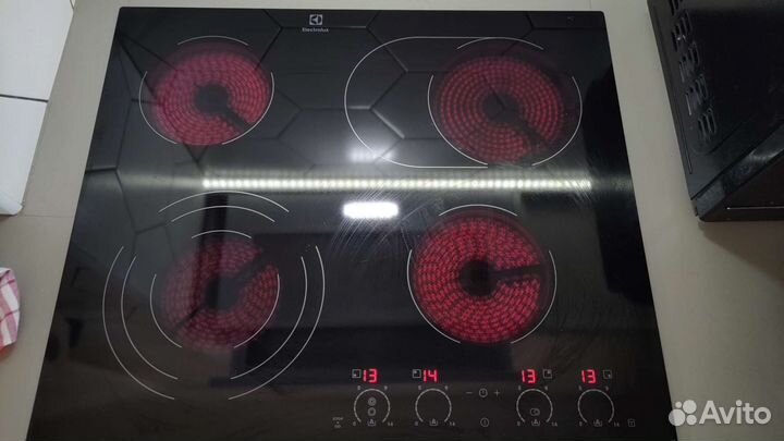 Электрическая варочная панель Electrolux