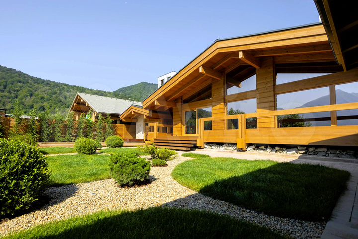 Дом 300 м² на участке 10 сот.