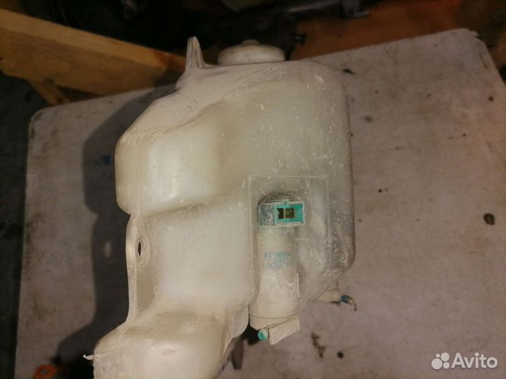 Бачок омывателя Nissan Serena 23