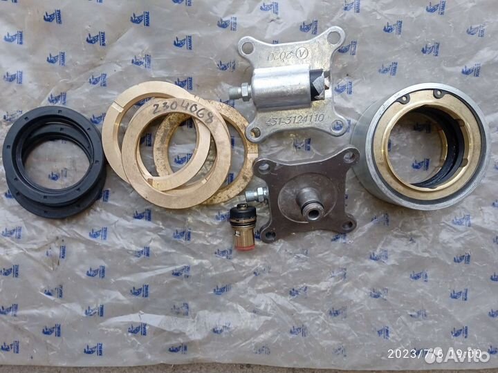 Кулак шарнира внутренний правый 4310