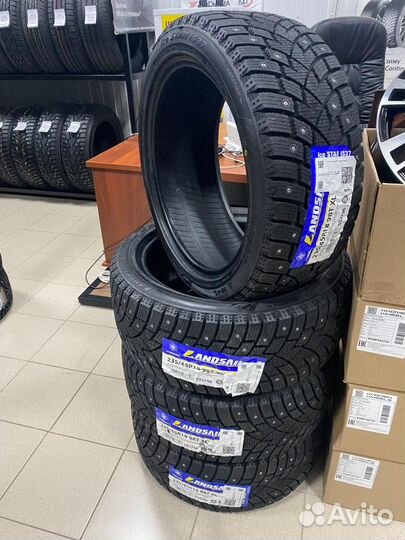 Landsail Ice Star IS37 235/45 R18 98T