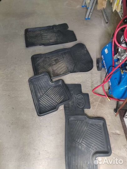 Продаю коврики для LADA Granta в хорошем состоянии