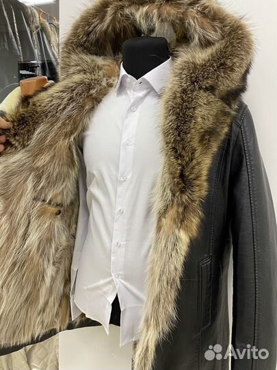 Мужская куртка с мехом волка