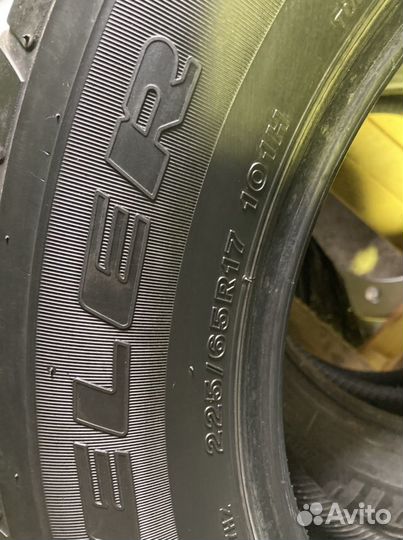 Bridgestone Dueler H/T D687 265/65 R17