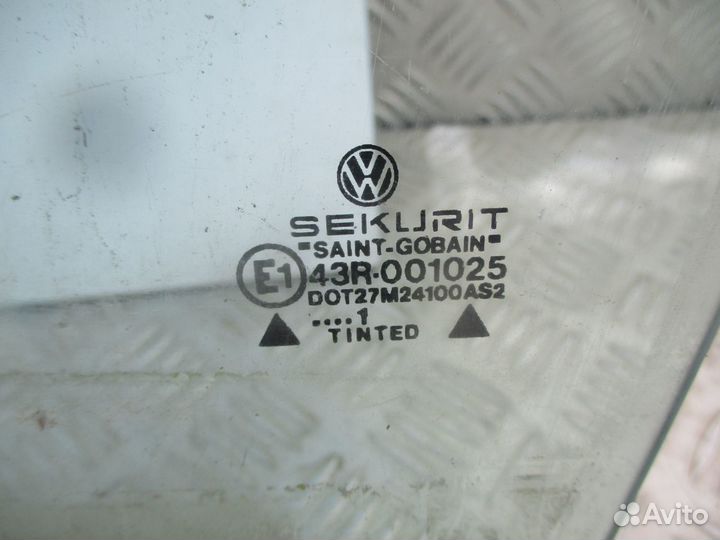 Стекло левой передней двери VW Passat B3