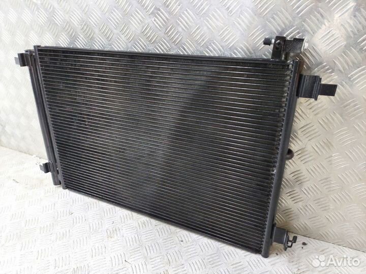 Радиатор дополнительный системы охлаждения Audi A8