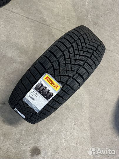 Pirelli Ice Zero FR 215/65 R16 102T