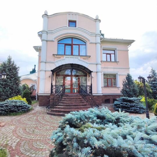 Коттедж 680 м² на участке 53 сот.