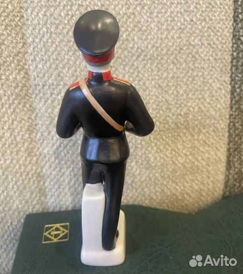 Фарфоровые статуэтки лфз СССР, суворовец