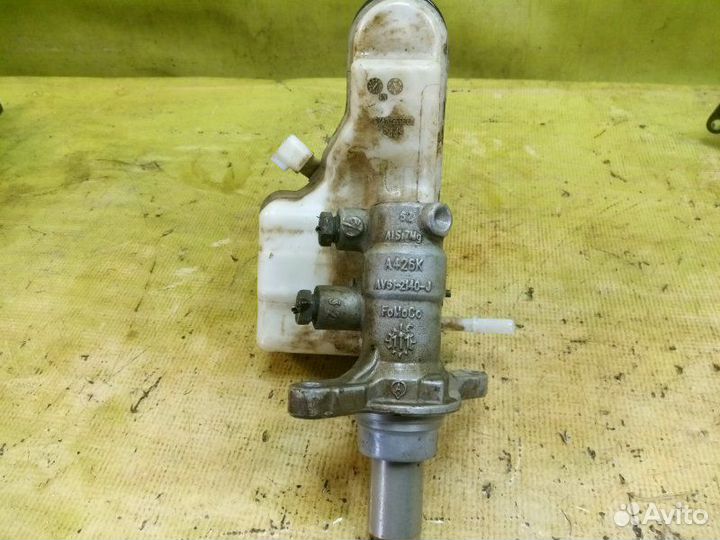 Главный тормозной цилиндр Ford Focus CB8 pnda 2012