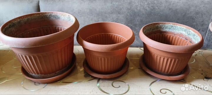 Пластиковые горшки бу