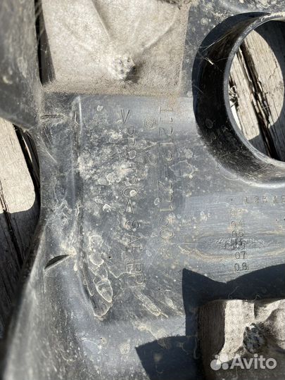 Крышка двс Toyota Corolla 120